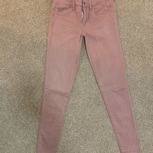 Pink AEO Super Stretch jeggings.